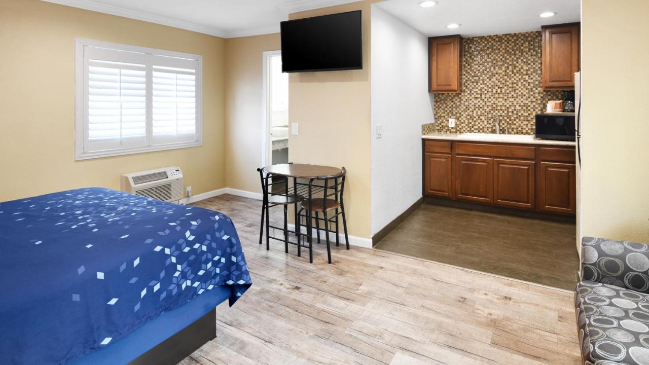 קארסלבד Scandia Motel מראה חיצוני תמונה