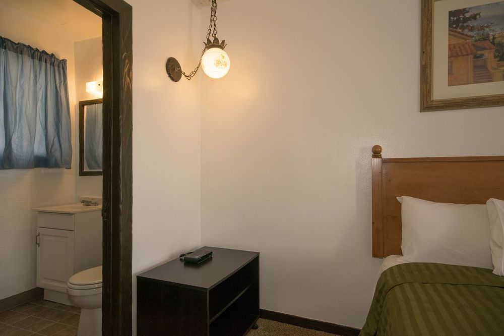 קארסלבד Scandia Motel מראה חיצוני תמונה